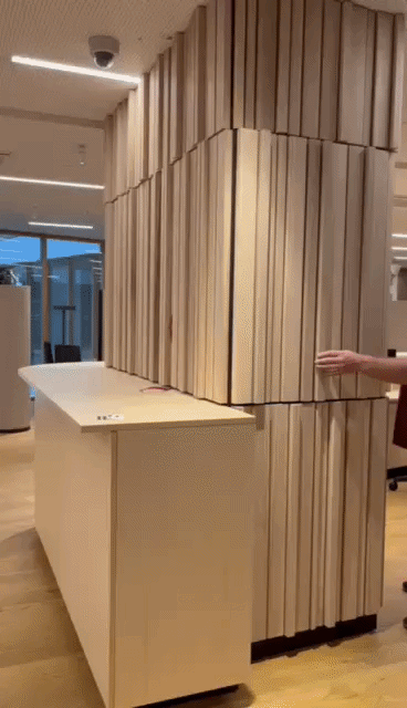 Mozaikiniai tikro medzio taseliai ir pasleptos durys is Partners In Timber