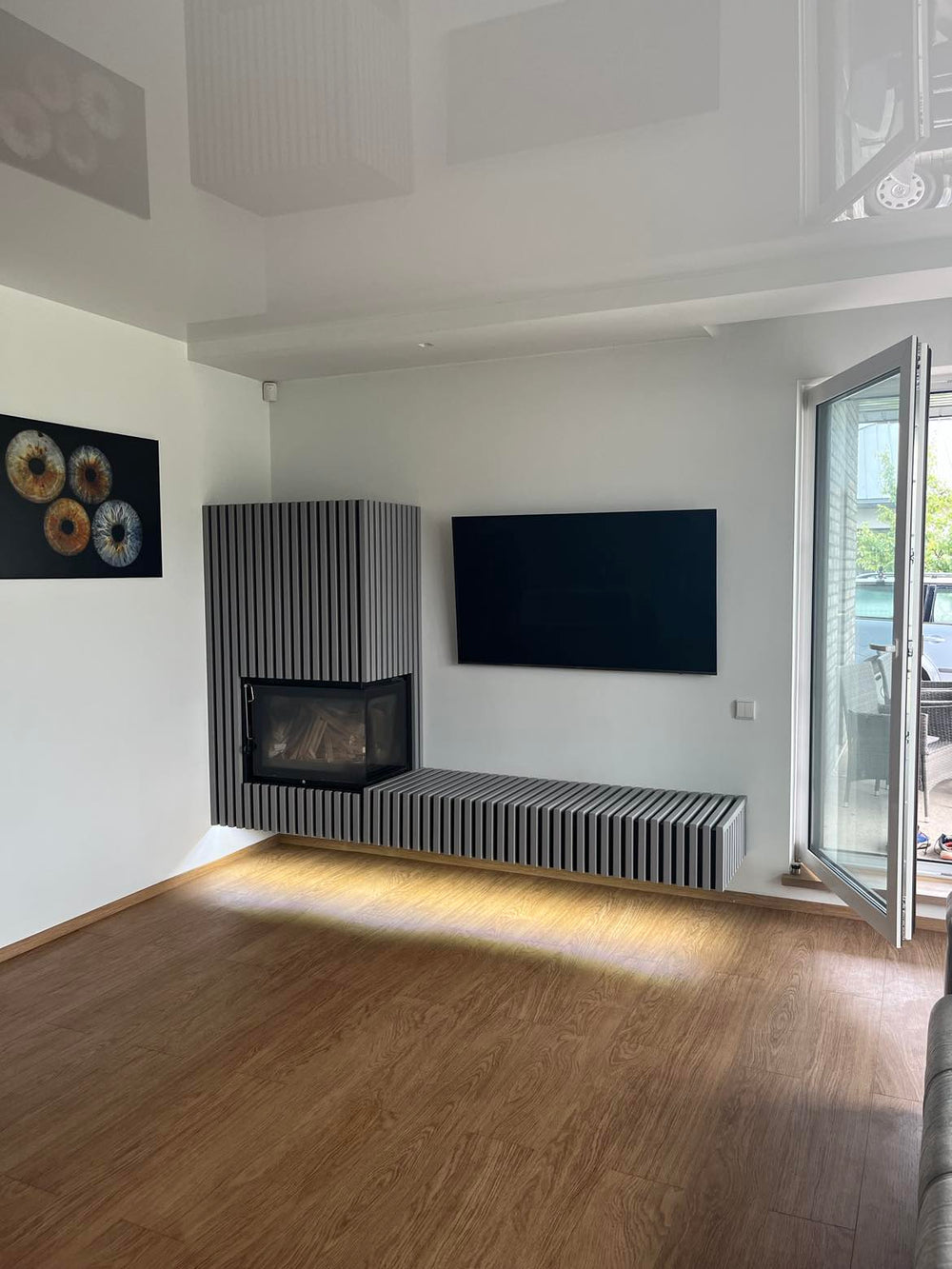 Zidinys su tikro medzio taseliais is Partners In Timber 1